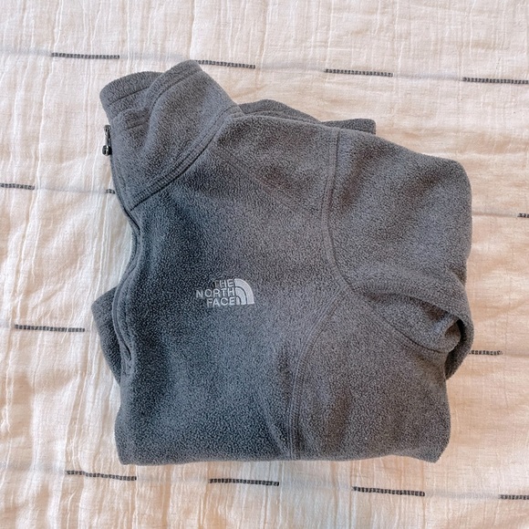 The North Face Fleece - Picture 2 of 3